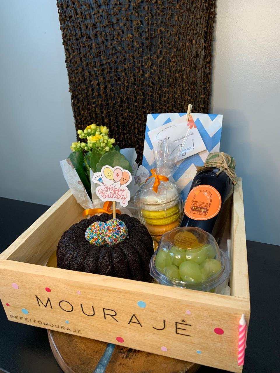 Cesta para família com variedade de alimentos