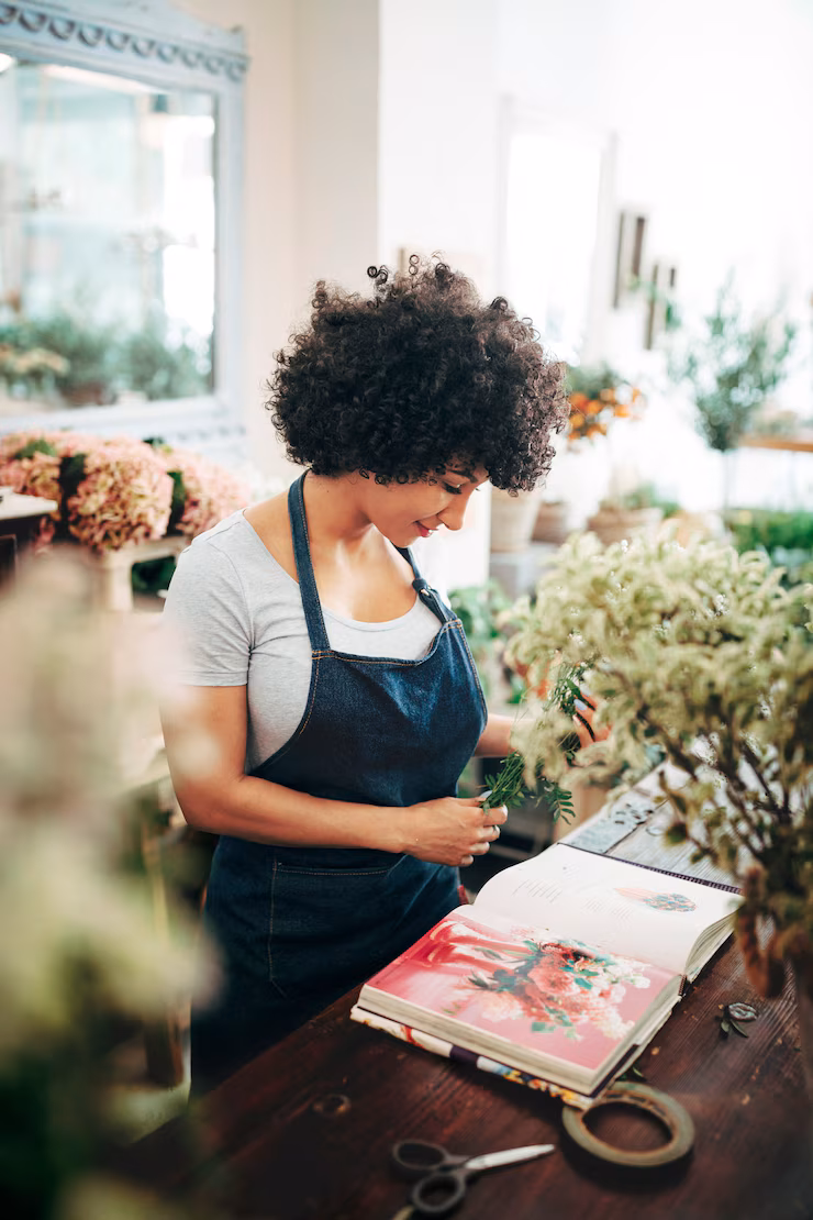 Equipe Mourajê preparando cestas de café da manhã